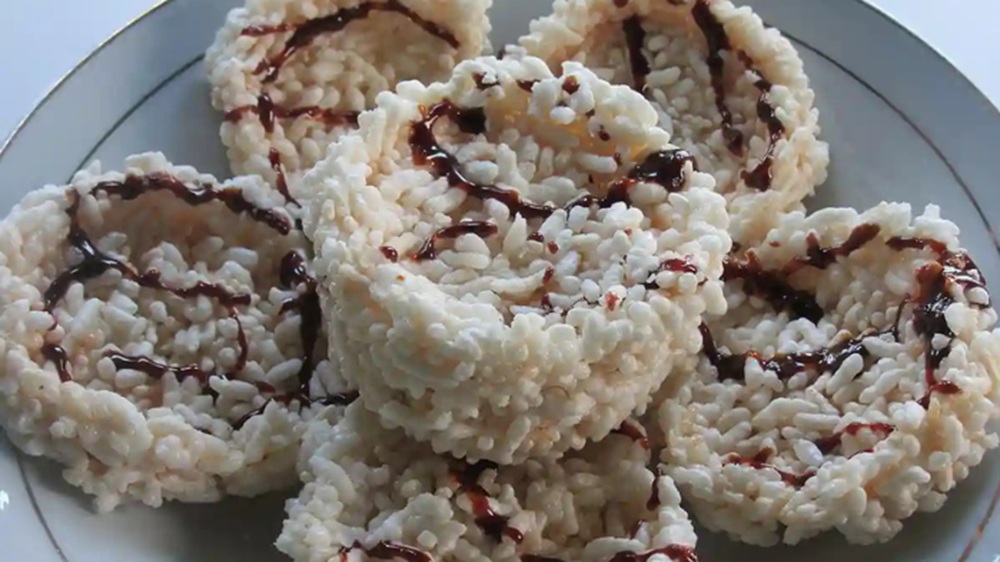 Batiah Khas Payakumbuh, Kerupuk Gurih dengan Topping Gula Merah yang Bikin Nagih