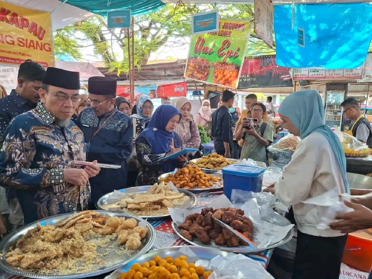 Jamin Keamanan Pangan Ramadan, Pemkot Padang dan BBPOM Sidak Pasa Pabukoan