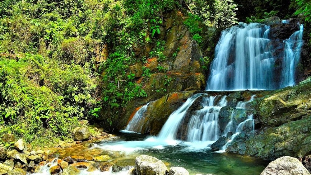 Air Terjun 7 Tingkat Padang Panjang: Surga Tersembunyi untuk Penikmat Alam