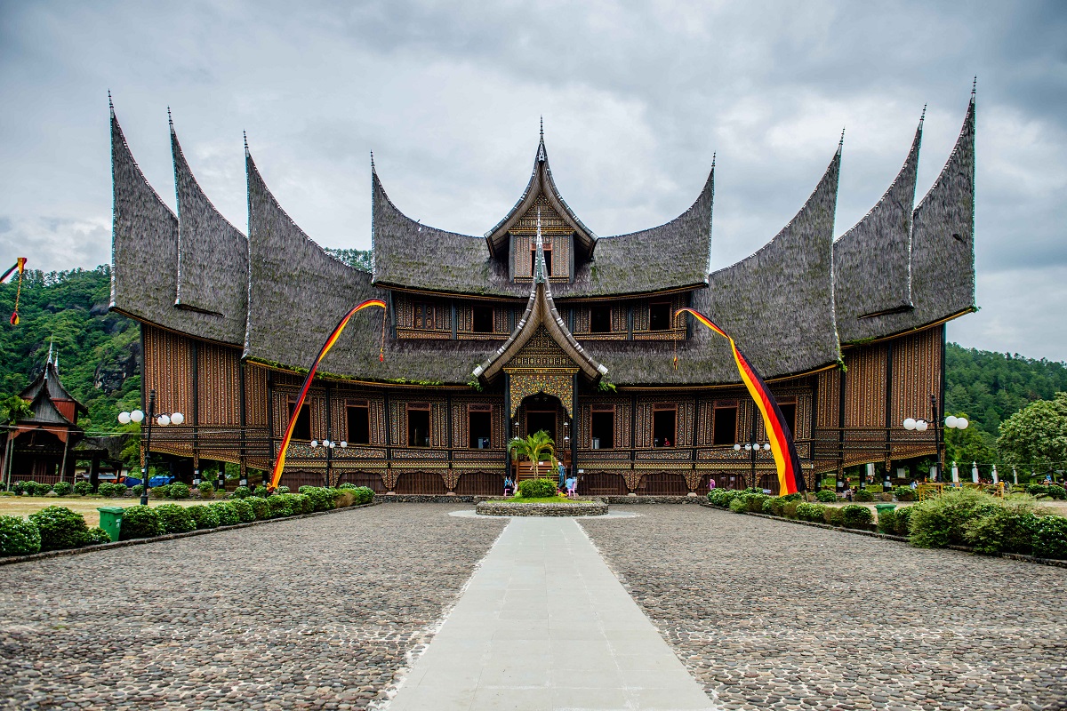 Istano Basa Pagaruyung: Ikon Budaya dan Sejarah Minangkabau
