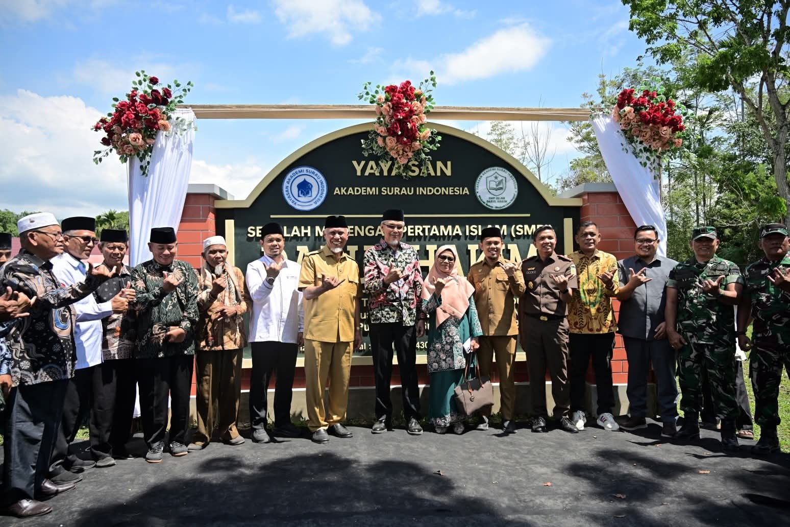 Resmikan SMP Islam Darul Hakim, Mahyeldi Tekankan Pentingnya Pendidikan Berkarakter