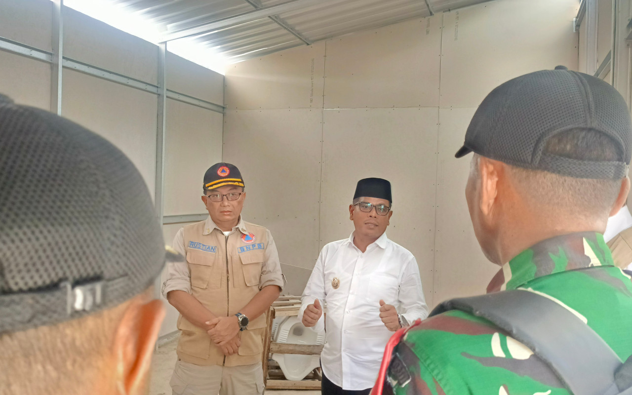 Wabup Risnaldi Dampingi Sekretaris Utama BPBD RI Tinjau Huntara di Bayang Utara