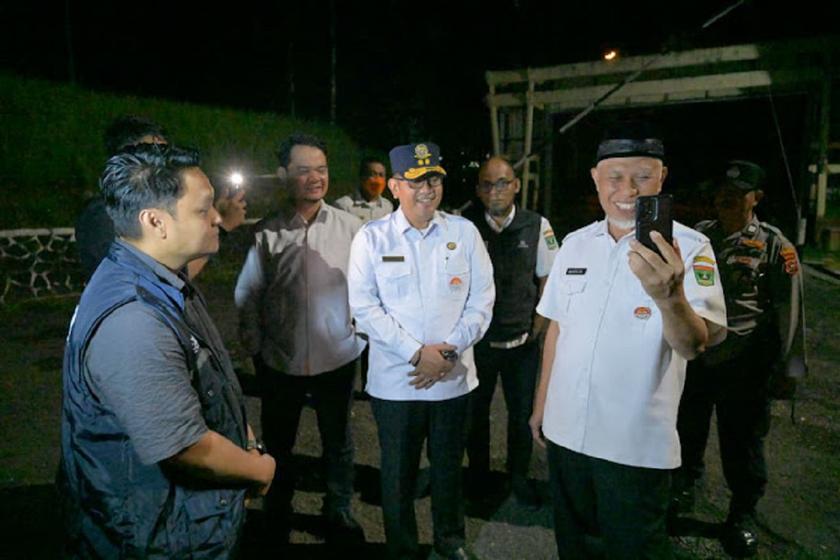 Hapus Blank Spot Sitinjau Lauik, Gubernur Mahyeldi Pasang Penguat Sinyal Demi Keselamatan