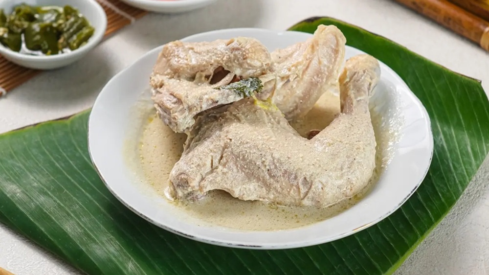 Cara Membuat Ayam Pop Khas Rumah Makan Padang yang Gurih dan Lembut