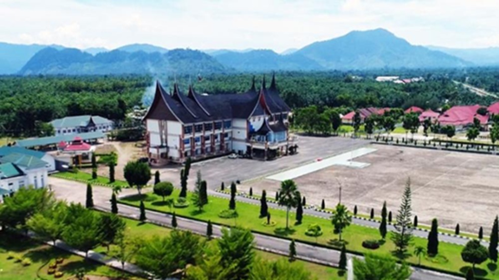 Pemkab Pasaman Barat Pastikan Jalan Alternatif ke Talamau Dibangun pada 2026