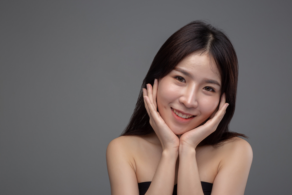 5 Cara Simpel Bikin Wajah Lebih Glowing Sejak Pagi Hari, Kulit Lebih Cerah dan Fresh!