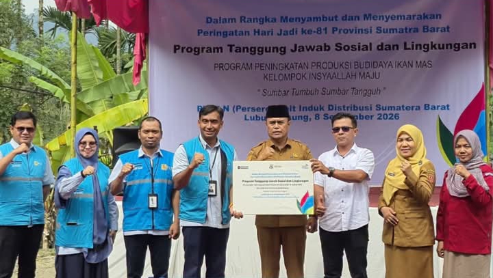 PLN Salurkan CSR Rp106,5 Juta untuk Budidaya Ikan Mas di Lubuk Basung