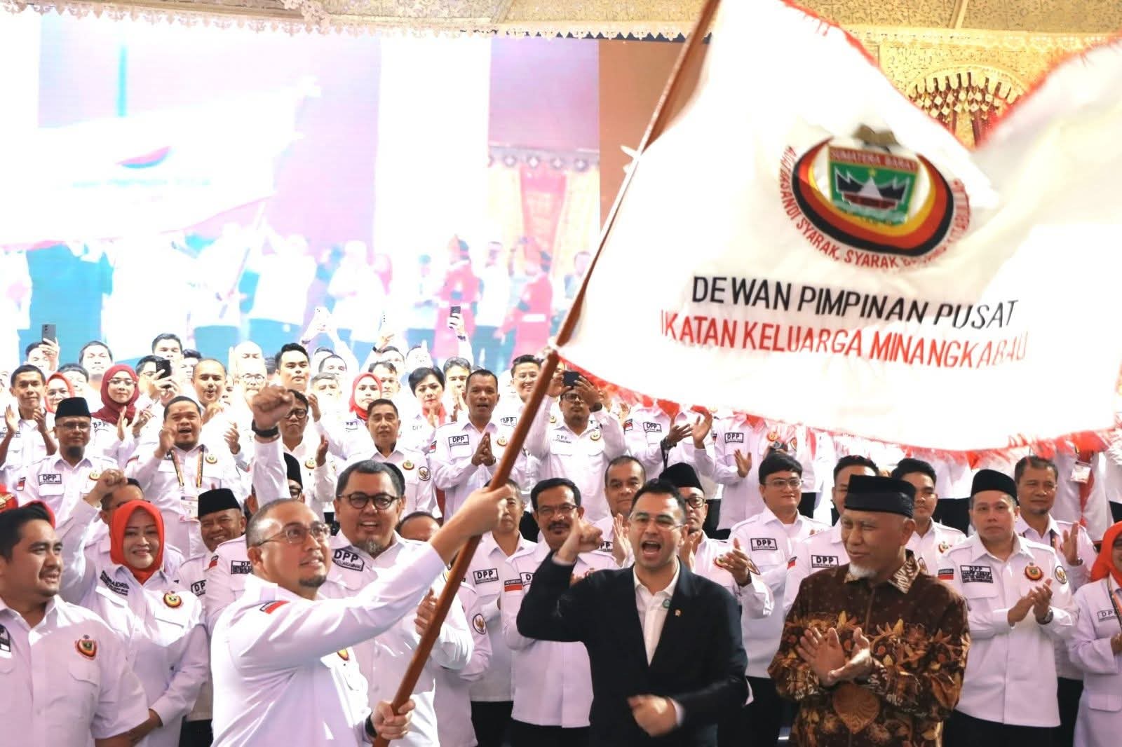 DPP IKM Periode 2025-2030 Dipimpin Andre Rosiade, Gubernur Sumbar: Kita Melihat Semangat Persataun