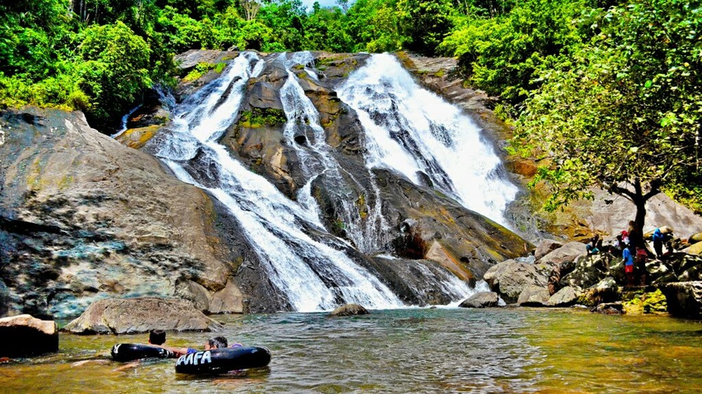 Air Terjun Bayang Sani Pesisir Selatan, Wisata Alam dengan Ketinggian 80 Meter