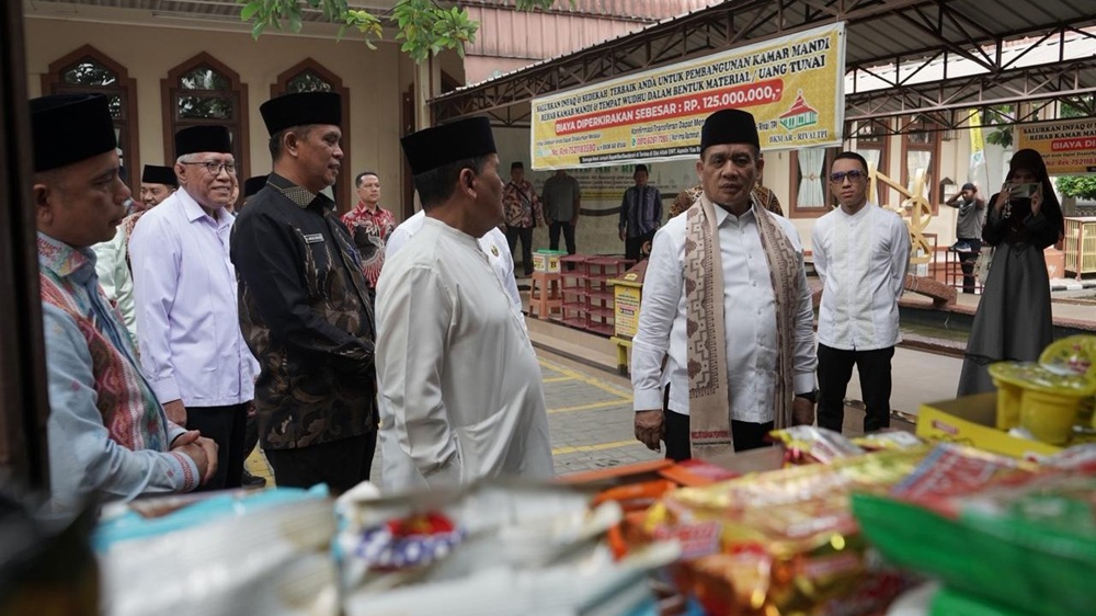 Pantau Arus Balik, Wamenag Tinjau Fasilitas Masjid Ramah Pemudik 