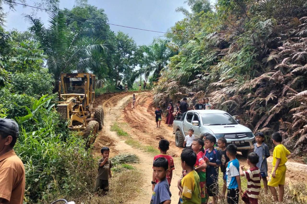 Jalan Menuju Rura Patontang Mulai Diperbaiki, Akses Warga Kian Terbuka