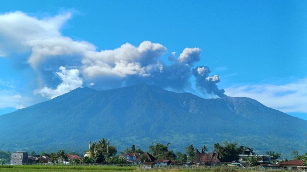 Gunung Marapi Erupsi Lagi, PVMBG Minta Warga Jauhi Radius 3 Km