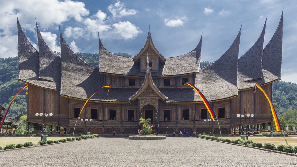 Lampaui Target! 59 Ribu Wisatawan Padati Istana Basa Pagaruyung di Libur Lebaran 2026