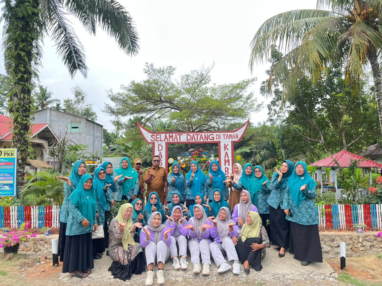 Tinjau Dasawisma Pasir Pantai 3 Silaut, Oktarina Risnaldi Tekankan Manfaat Nyata bagi Keluarga