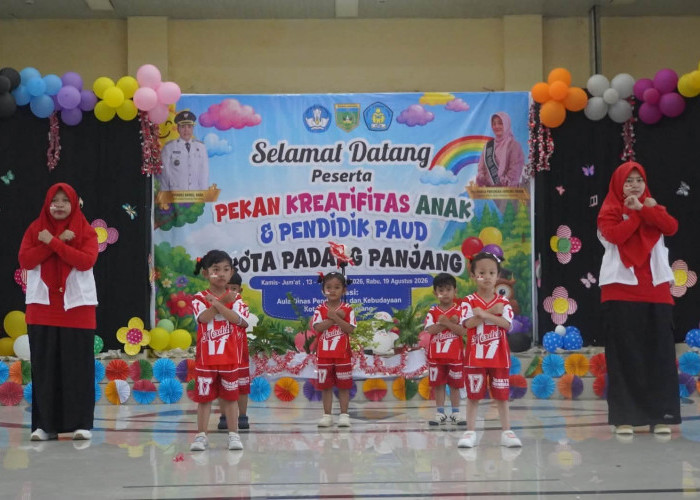 Senam Bersama Guru, Anak PAUD Padang Panjang Semarakkan HUT ke-81 RI