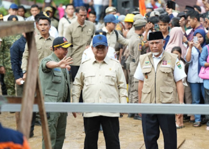 Presiden Prabowo Tinjau Lokasi Bencana Sumbar, Targetkan Hunian Sementara Rampung Satu Bulan
