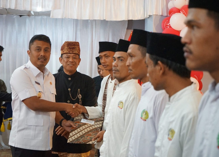 Wagub Sumbar Vasko Ruseimy Serahkan Remisi Kemerdekaan, Puluhan Napi Langsung Pulang