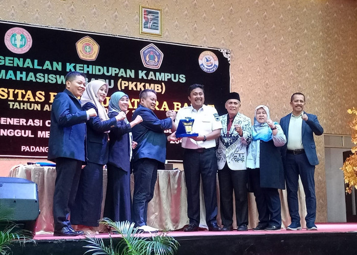 Wagub Sumbar Vasko Ruseimy Tekankan Peran Generasi Muda Hadapi Tantangan Global di PKKMB UPGRISBA 2025
