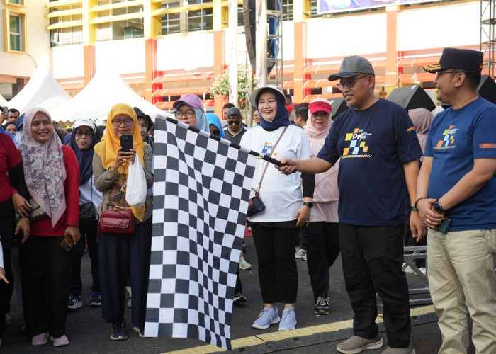 Hari Perhubungan Nasional 2025, Dishub Sumbar Ajak Warga Jalan Santai di Kantor Gubernur