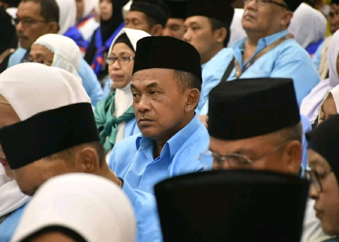 Dilepas ke Tanah Suci, Kadis Perkim Padang Haru Usai Menanti Haji 13 Tahun