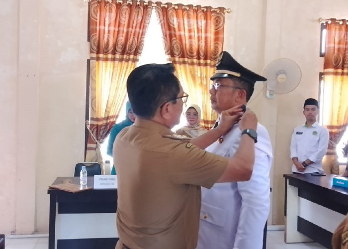Bupati Padang Pariaman Lantik Camat Baru IV Koto Aur Malintang, Tekankan Pentingnya Sinergi dan Gotong Royong