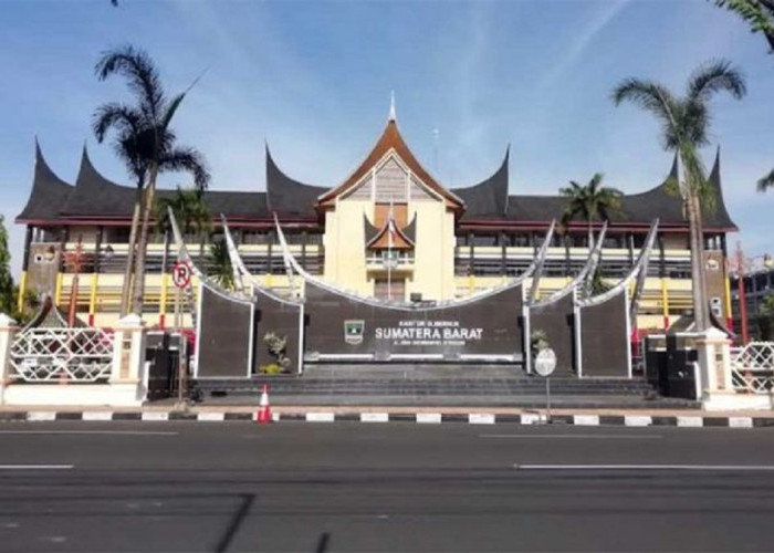 Taat Bayar Pajak Kendaraan? Pemprov Sumbar Siapkan Hadiah Umrah Gratis di HUT RI ke-80  Alternatif Judul: