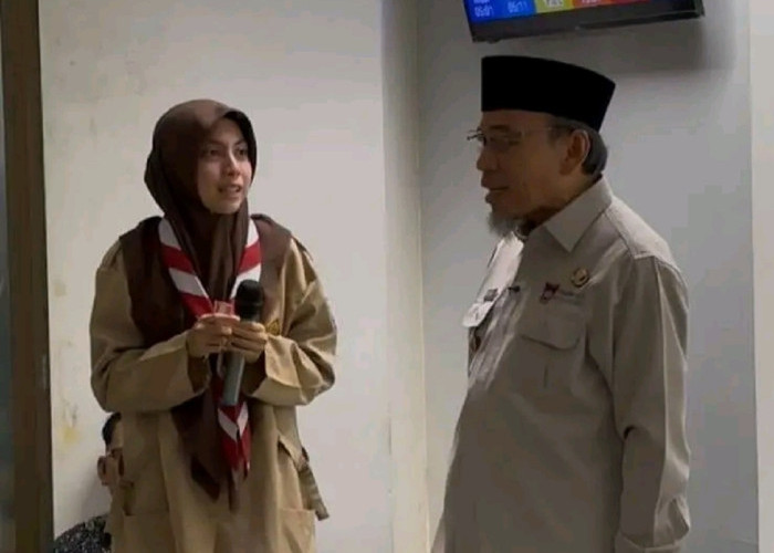 Air Mata di Masjid Ukhuwah: Perjuangan Siswi MAN 1 Padang Hidupi Adik hingga Diangkat Anak oleh Maigus Nasir