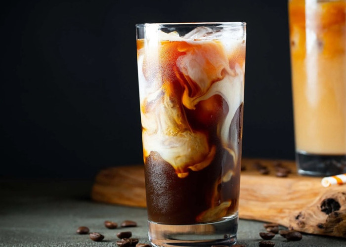 Resep Kopi Gula Aren ala Cafe: Cara Praktis Bikin Minuman Hits yang Creamy dan Segar