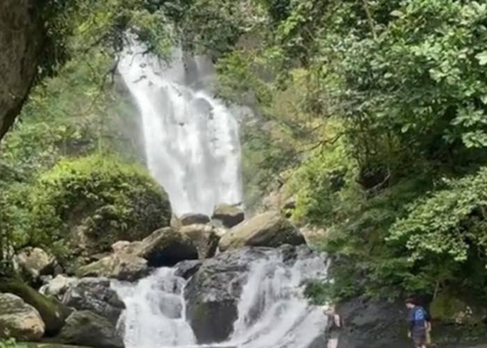 Air Terjun Lubuk Hitam Padang: Pesona Alam Tiga Tingkat yang Menantang Adrenalin