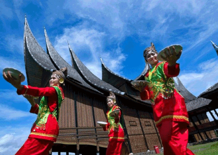 Tari Piring, Warisan Budaya Minangkabau yang Memukau Dunia