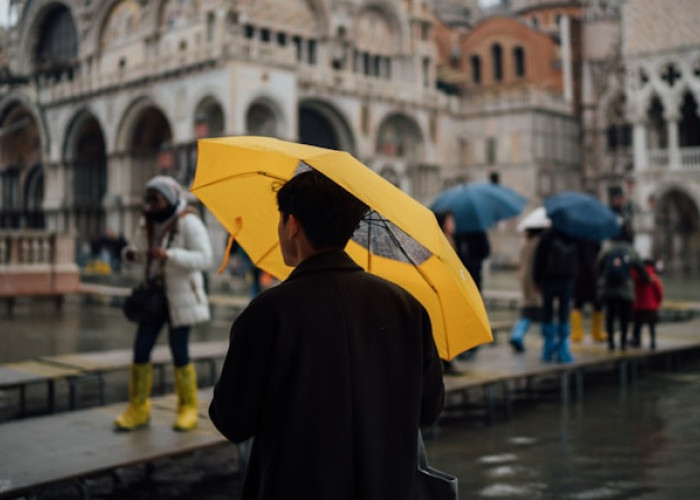 5 Tips Liburan Nyaman di Musim Hujan, Tetap Asyik dan Seru!