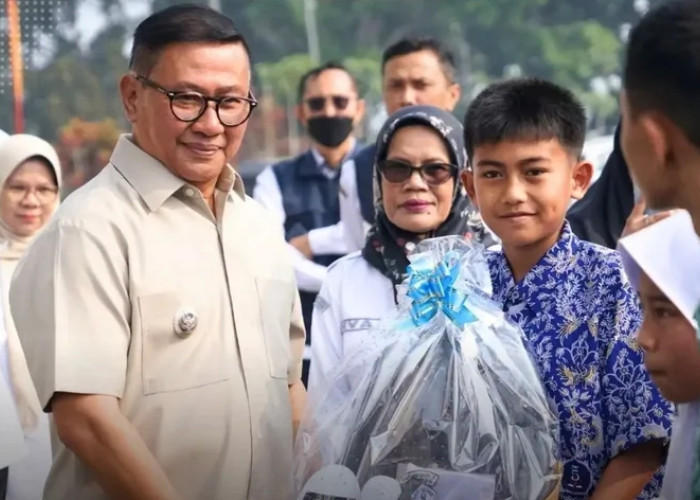Pemko Bukittinggi Salurkan Perlengkapan Sekolah untuk 3.619 Siswa