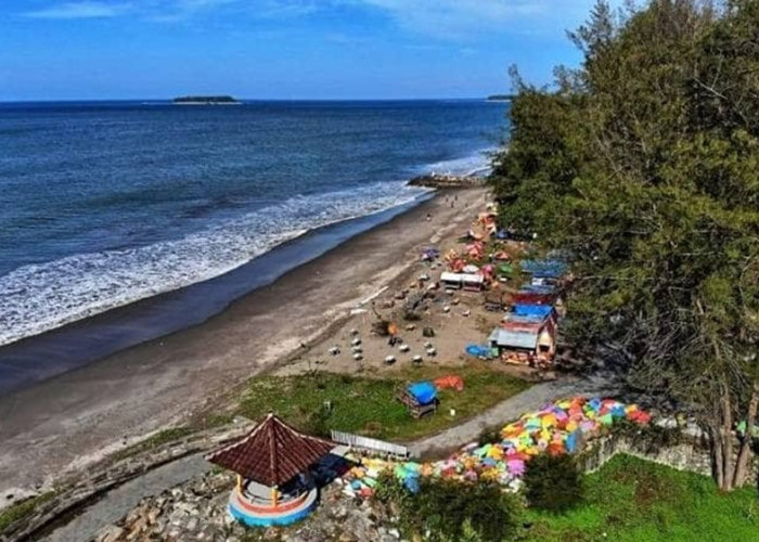 Melongok Keindahan Pantai Kata Pariaman, Punya Sunset Memukau dan Spot Foto Estetik
