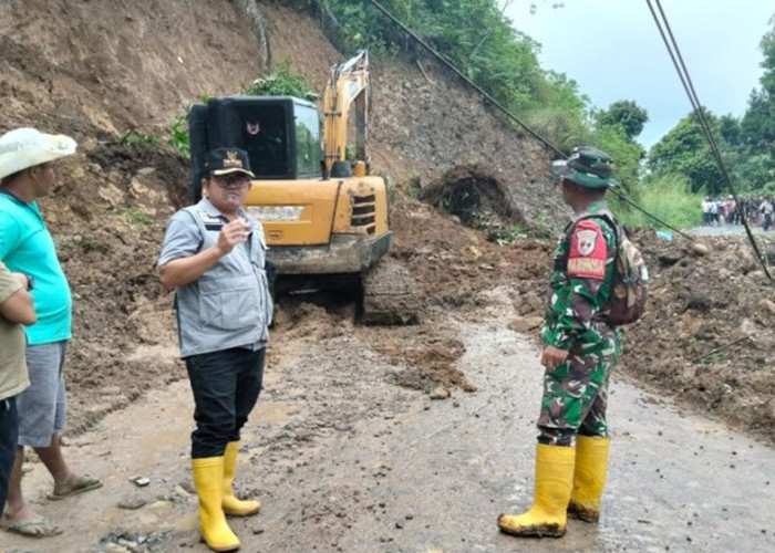 Longsor Putus Akses Palembayan-Bukittinggi, Pemprov Sumbar Turunkan Ekskavator