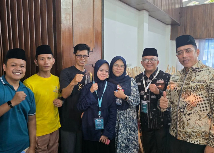 Kaligrafi Sumbar Bersinar! Ari Saputra Melaju ke Final MTQ Nasional XXXI di Semarang