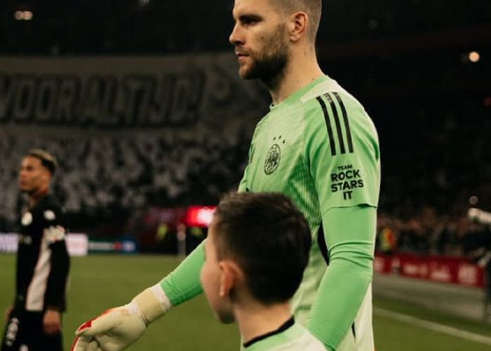 Maarten Paes Tak Puas Hasil Imbang, Tuntut Ajax Lebih Tegas di Kotak Penalti