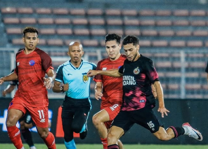 Laga Uji Coba Seru: Semen Padang FC Jinakkan Kuala Lumpur FC dengan Skor Tipis