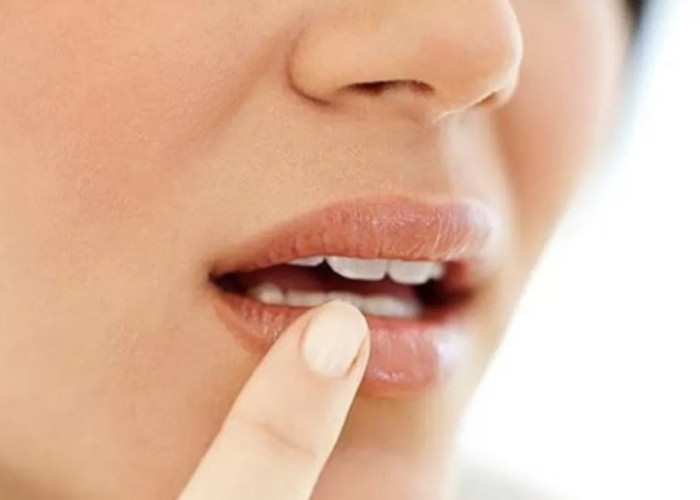 Tujuh Cara Menjaga Kelembapan Bibir yang Benar