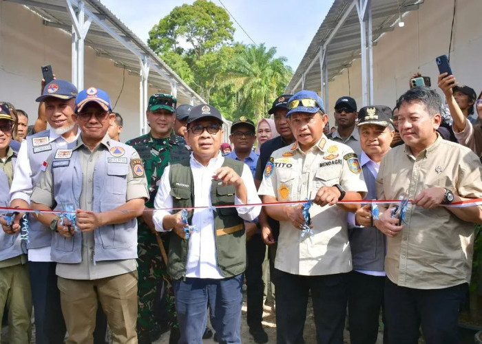 Resmikan Huntara di Sumbar, Menko Pratikno Tegaskan Kehadiran Negara untuk Korban Bencana