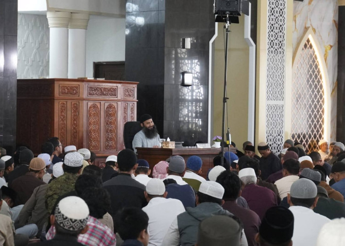 Islamic Centre Padang Panjang Dipadati Jemaah, Ustaz Syafiq Riza Basalamah Sampaikan Kajian Takdir