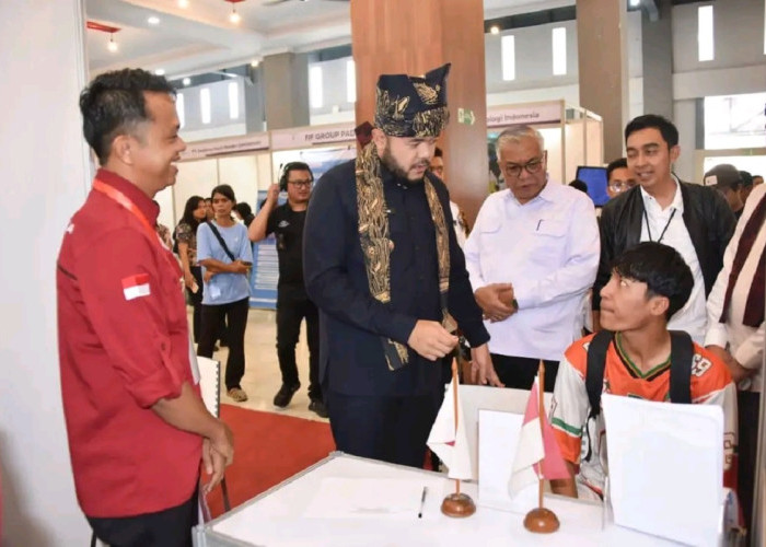 Fadly Amran Dorong Generasi Muda Lebih Aktif: Padang Job Fair 2025 
