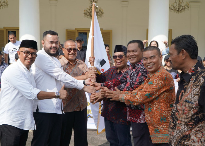Lepas Kontingen Pesparawi Sumbar, Sekdaprov dan Wali Kota Padang Bakar Semangat Atlet Seni