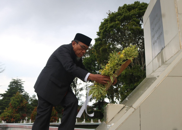 Kenang Jasa Bagindo Aziz Chan, Pemko Padang Gelar Ziarah dan Tabur Bunga di Bukittinggi