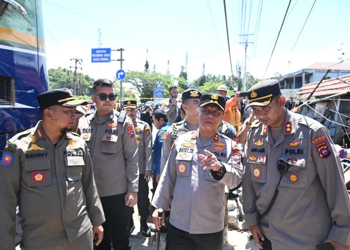 Kapolda Sumbar Tinjau Langsung Lokasi Kecelakaan Maut Bus ALS di Padang Panjang