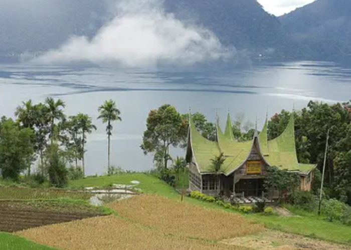 Danau Maninjau, Pesona Wisata Eksotis Sumbar dan Legenda Ranah Minang