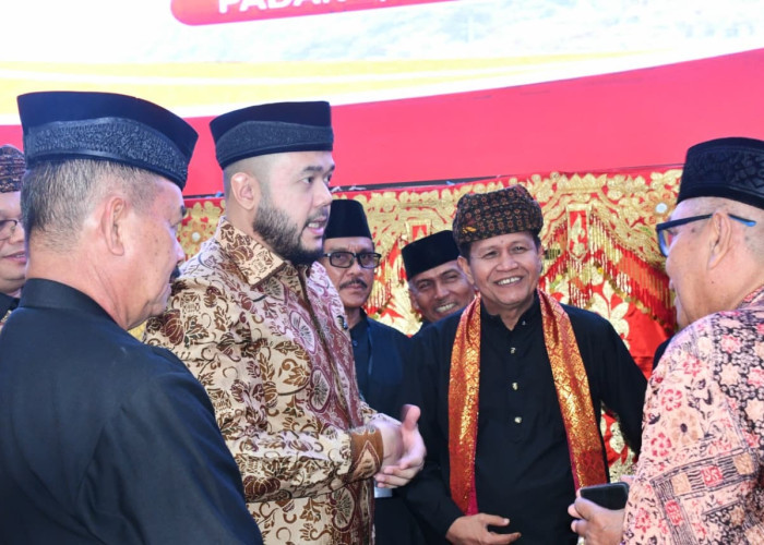 Wali Kota Padang Fadly Amran Buka Musda IX LKAAM, Dorong Penguatan Adat dan Sinergi Nagari