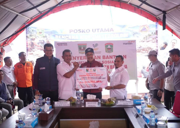 Kemensos Serahkan Bantuan Rp358,86 Juta untuk Penanganan Bencana di Kabupaten Solok