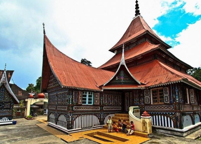 Mengenal Masjid Asasi Padang Panjang, Masjid Bersejarah dengan Perpaduan Berbagai Budaya 