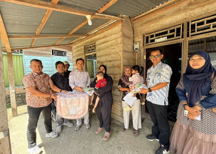 Kelompok Rentan Terdampak Bencana di Pasaman Barat Terima Bantuan Sosial