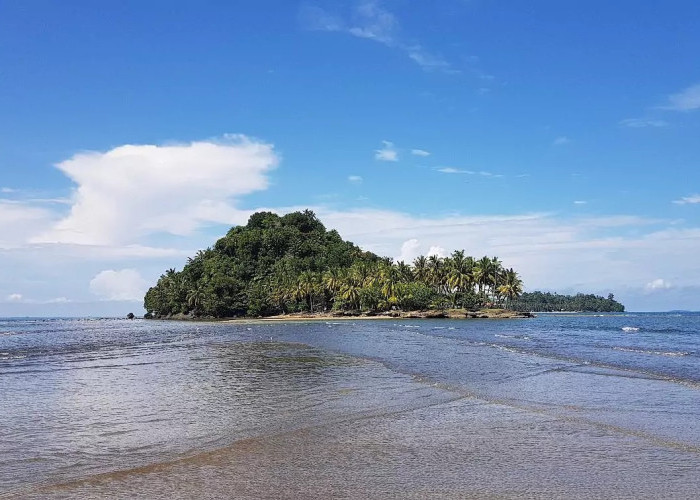 Wisata Pantai Air Manis Padang: Nikmati Sunset dan Kisah Legenda Malin Kundang